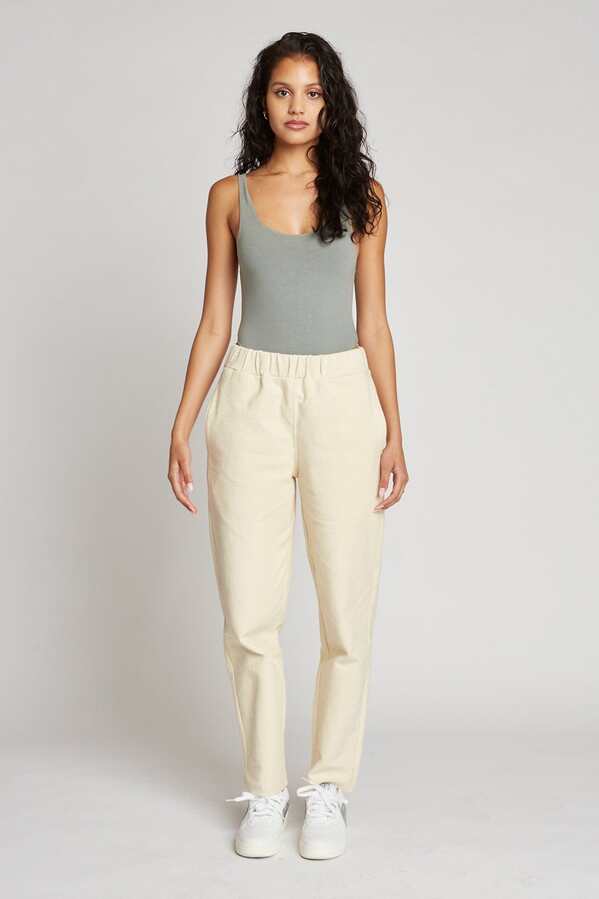 156_MD1155_KH001_FRESHMANCORDUROYPANTS_KHAKI_FRONT_0426.jpg