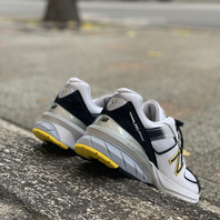 NEW BALANCE のアイテムが入荷しました。