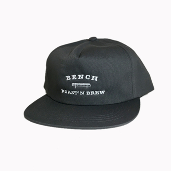 ＢＥＮＣＨ　／　ＣＯＬＬＥＧＥ　ＬＯＧＯ　ＣＡＰ　（ＣＨＡＲＣＯＡＬ）