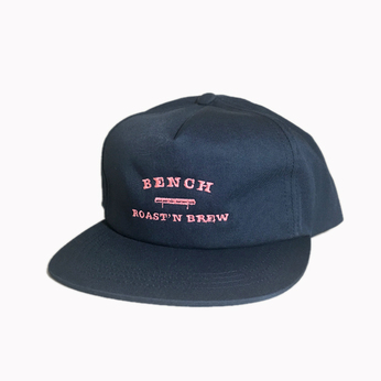 ＢＥＮＣＨ　／　ＣＯＬＬＥＧＥ　ＬＯＧＯ　ＣＡＰ　（ＮＡＶＹ）