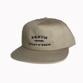 ＢＥＮＣＨ　／　ＣＯＬＬＥＧＥ　ＬＯＧＯ　ＣＡＰ　（ＫＨＡＫＩ）