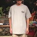 ＢＥＮＣＨ　／　ＳＭＡＬＬ　ＣＯＦＦＥＥ　ＬＯＧＯ　ＴＥＥ　（ＧＲＥＹ）