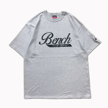 ＢＥＮＣＨ　／　ＣＯＦＦＥＥ　ＬＯＧＯ　ＴＥＥ　（ＳＩＬＶＥＲ　ＧＲＥＹ）