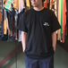 ＳＴＡＴＥ　ＮＹＣ　／　ＤＥＣＩＳＩＯＮ　ＴＥＥ　（ＢＬＡＣＫ）