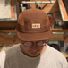 ＬＡＳＥＲ　ＢＡＲＣＥＬＯＮＡ　／　ＭＯＮＴＳＥＮＹ　ＣＡＭＰＥＲ　ＴＥＣＨ　ＣＡＰ　（ＢＲＯＷＮ）