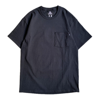 ＮＯＴＨＩＮ’　ＳＰＥＣＩＡＬ　／　ＩＬＬＵＳＩＯＮ　ＰＯＣＫＥＴ　ＴＥＥ　（ＢＬＡＣＫ）