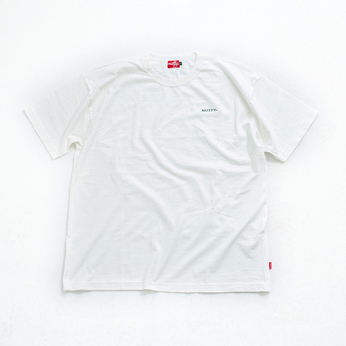 ｎｕｔｔｙｃｌｏｔｈｉｎｇ　／　ＮＵＴＴＹ™　Ｌｏｇｏ　Ｈｅａｖｙ　ｗｅｉｇｈｔ　Ｔ－ｓｈｉｒｔ　（ＯＦＦ－ＷＨＩＴＥ）