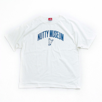 ｎｕｔｔｙｃｌｏｔｈｉｎｇ　／　ＮＵＴＴＹ　ＭＵＳＥＵＭ　Ｔ－ＳＨＩＲＴ　（ＷＨＩＴＥ）