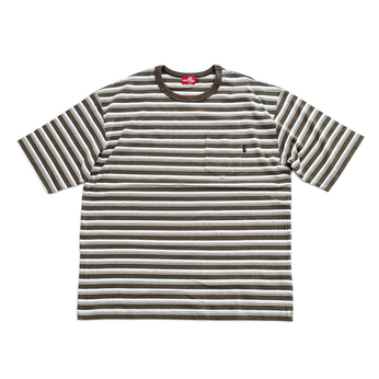 ｎｕｔｔｙｃｌｏｔｈｉｎｇ　／　Ｍｕｌｔｉ　Ｂｏｒｄｅｒ　Ｐｏｃｋｅｔ　Ｔ－Ｓｈｉｒｔ　（Ｏｌｉｖｅ）