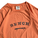 ＢＥＮＣＨ　／　ＣＯＬＬＥＧＥ　ＬＯＧＯ　ＴＥＥ　（ＭＡＮＧＯ）