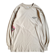 BENCH / STICKER LS TEE (SAND)