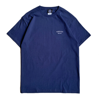 ＢＥＮＣＨ　／　Ｃｏｌｌｅｇｅ　ｌｏｇｏ　ｅｍｂｒｏｉｄｅｒｙ　Ｔｅｅ　（Ｎａｖｙ）