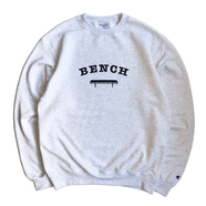 BENCH / COLLEGE LOGO CREW NECK (SILVER GREY)