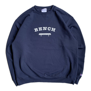 BENCH / COLLEGE LOGO CREW NECK (NAVY)