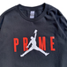 ＰＲＩＭＥ　ＰＩＺＺＡ　／　ＪＵＭＰＭＡＮ　ＬＳ　ＴＥＥ　（ＢＬＡＣＫ）