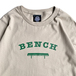 ＢＥＮＣＨ　／　ＣＯＬＬＥＧＥ　ＬＯＧＯ　ＴＥＥ　（ＳＡＮＤ）