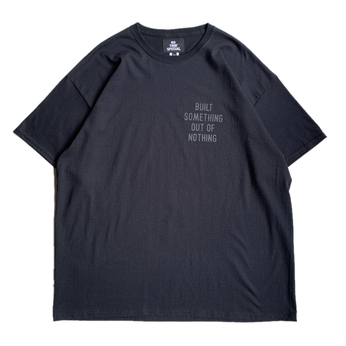 ＮＯＴＨＩＮ’　ＳＰＥＣＩＡＬ　／　ＳＬＯＧＡＮ　ＲＥＦＬＥＣＴＯＲ　ＴＥＥ　（Ｂｌａｃｋ）