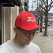 ＩＮ－Ｎ－ＯＵＴ　ＢＵＲＧＥＲ　／　Ｌｏｇｏ　ｓｔｒｅｔｃｈ　ｃａｐ　（Ｒｅｄ）