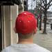 ＩＮ－Ｎ－ＯＵＴ　ＢＵＲＧＥＲ　／　Ｌｏｇｏ　ｓｔｒｅｔｃｈ　ｃａｐ　（Ｒｅｄ）