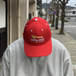 ＩＮ－Ｎ－ＯＵＴ　ＢＵＲＧＥＲ　／　Ｌｏｇｏ　ｓｔｒｅｔｃｈ　ｃａｐ　（Ｒｅｄ）