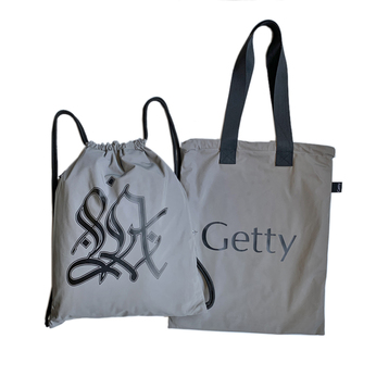 Ｇｅｔｔｙ　Ｃｅｎｔｅｒ　Ｍｕｓｅｕｍ　／　Ｌ．Ａ．　Ｇｒａｆｆｉｔｉ　Ｂｌａｃｋ　Ｂｏｏｋ　Ｒｅｆｌｅｃｔｉｖｅ　Ｒｅｖｅｒｓｉｂｌｅ　Ｂａｇ